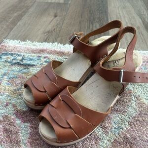 Lotta from Stockholm peep-toe brown clogs in oiled Nubuck